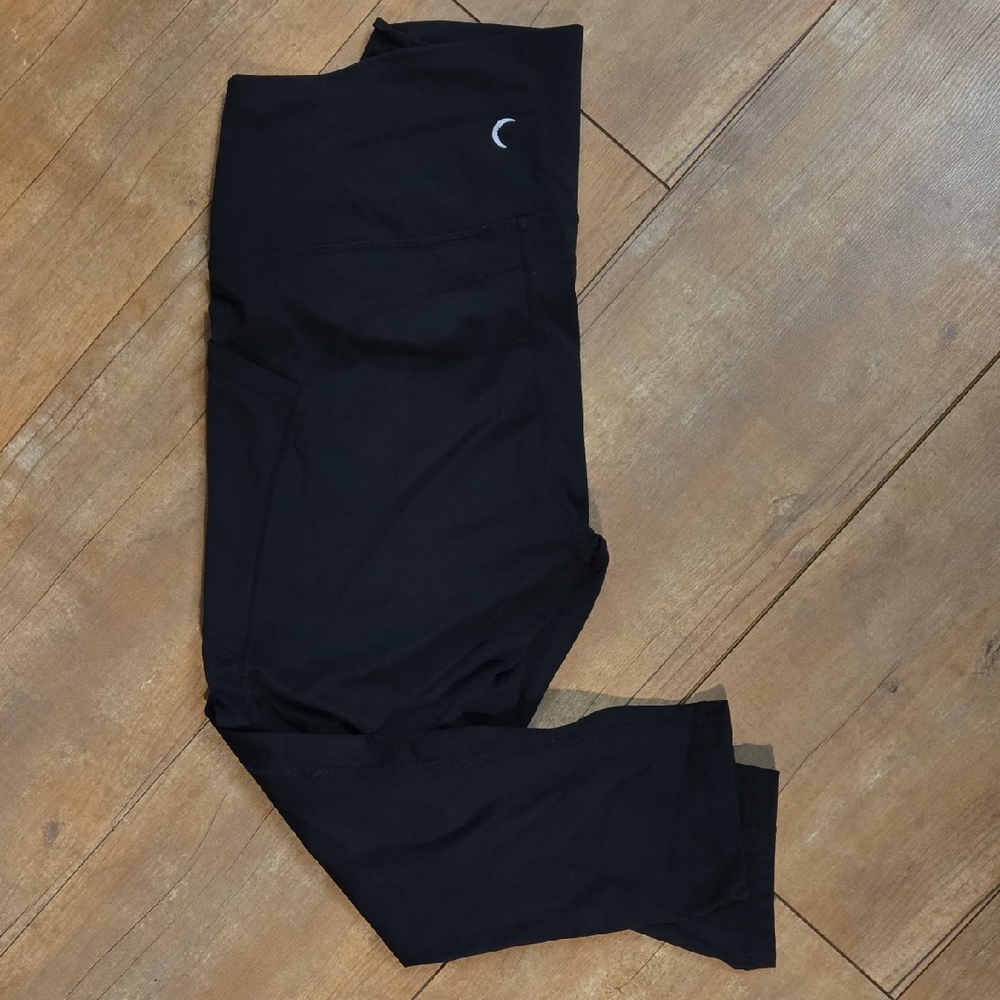 ZYIA Black Activewear Crop Leggings